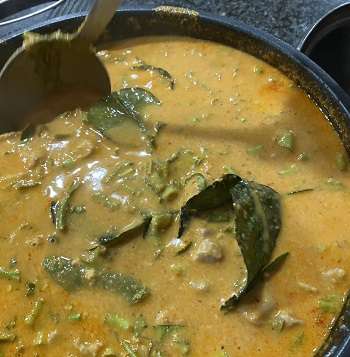 Gaeng Moo Tay Po Schweinefleisch-Red Curry