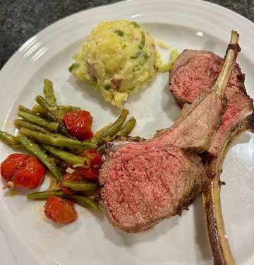 Lammkarree mit Pfefferminzsauce